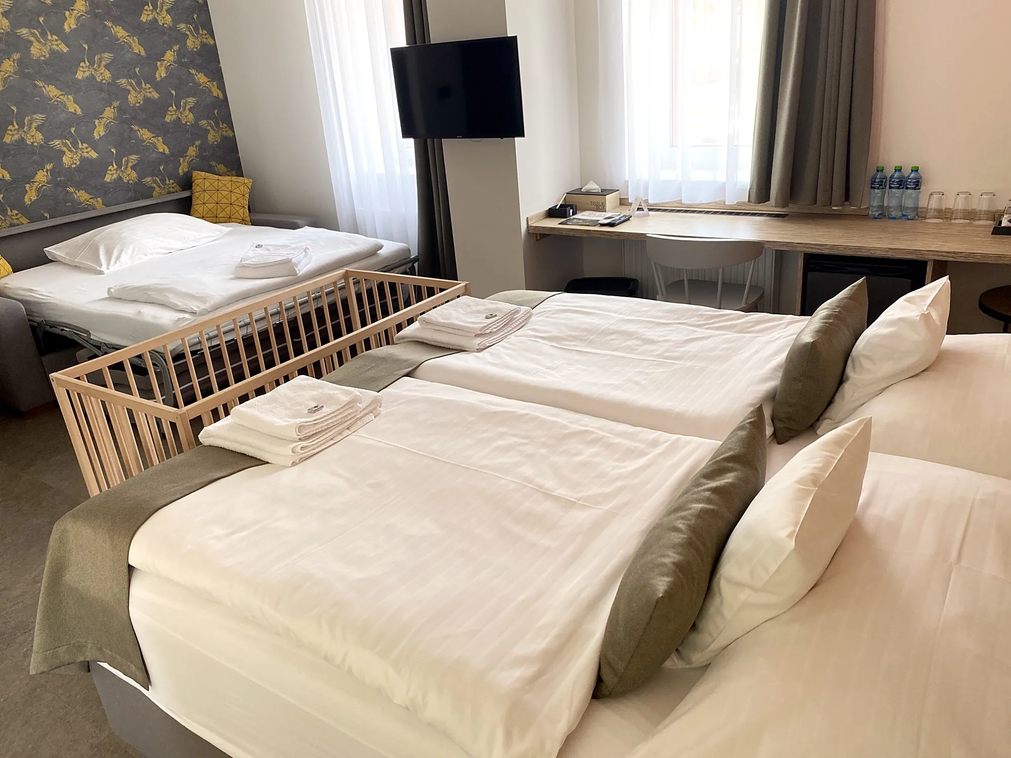 Sofa i łóżeczko dziecięce